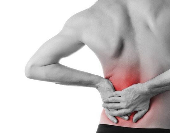 A man has a sharp pain under the shoulder blade.