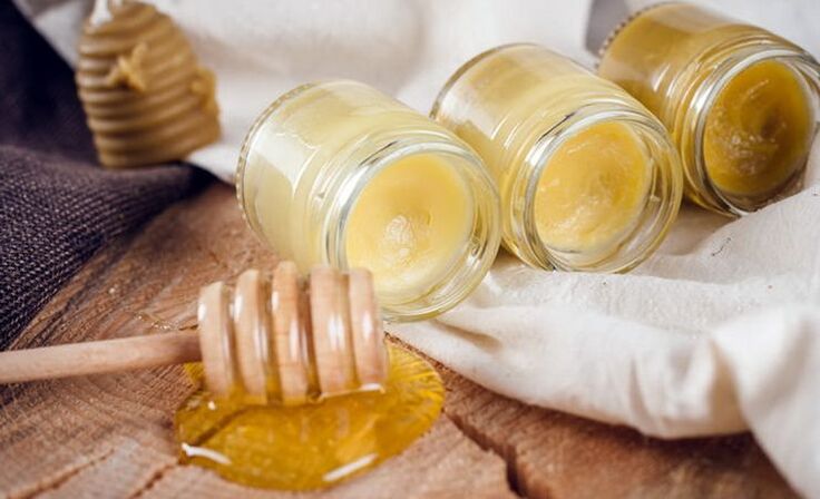 At home you can prepare an ointment for the treatment of thoracic osteochondrosis.